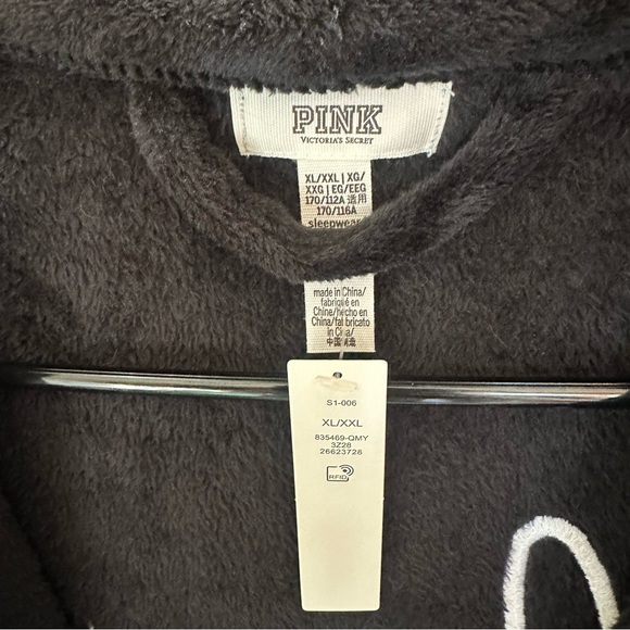 NWT VS PINK Victoria's Secret Love Pink Black Plush Robe XL / XXL - Picture 6 of 6